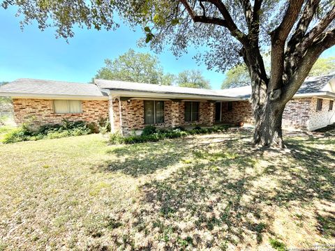 A home in Hondo