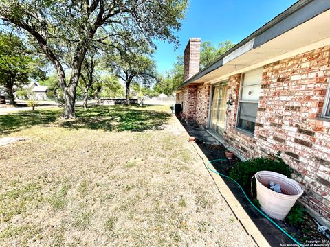 A home in Hondo