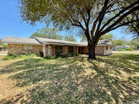 A home in Hondo