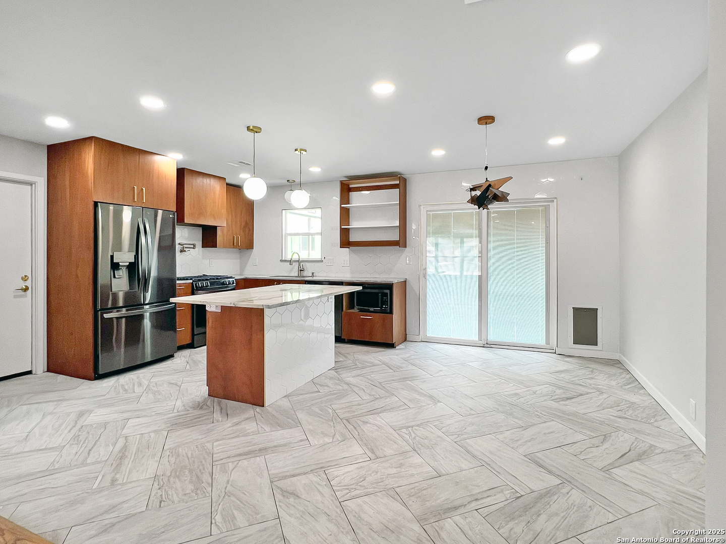 4411 Bikini Dr