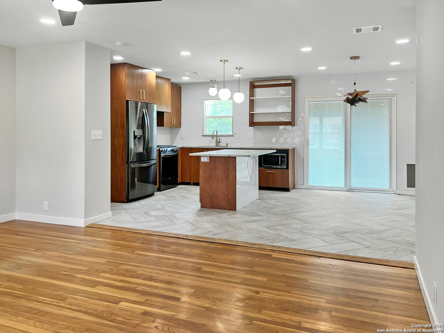 4411 Bikini Dr