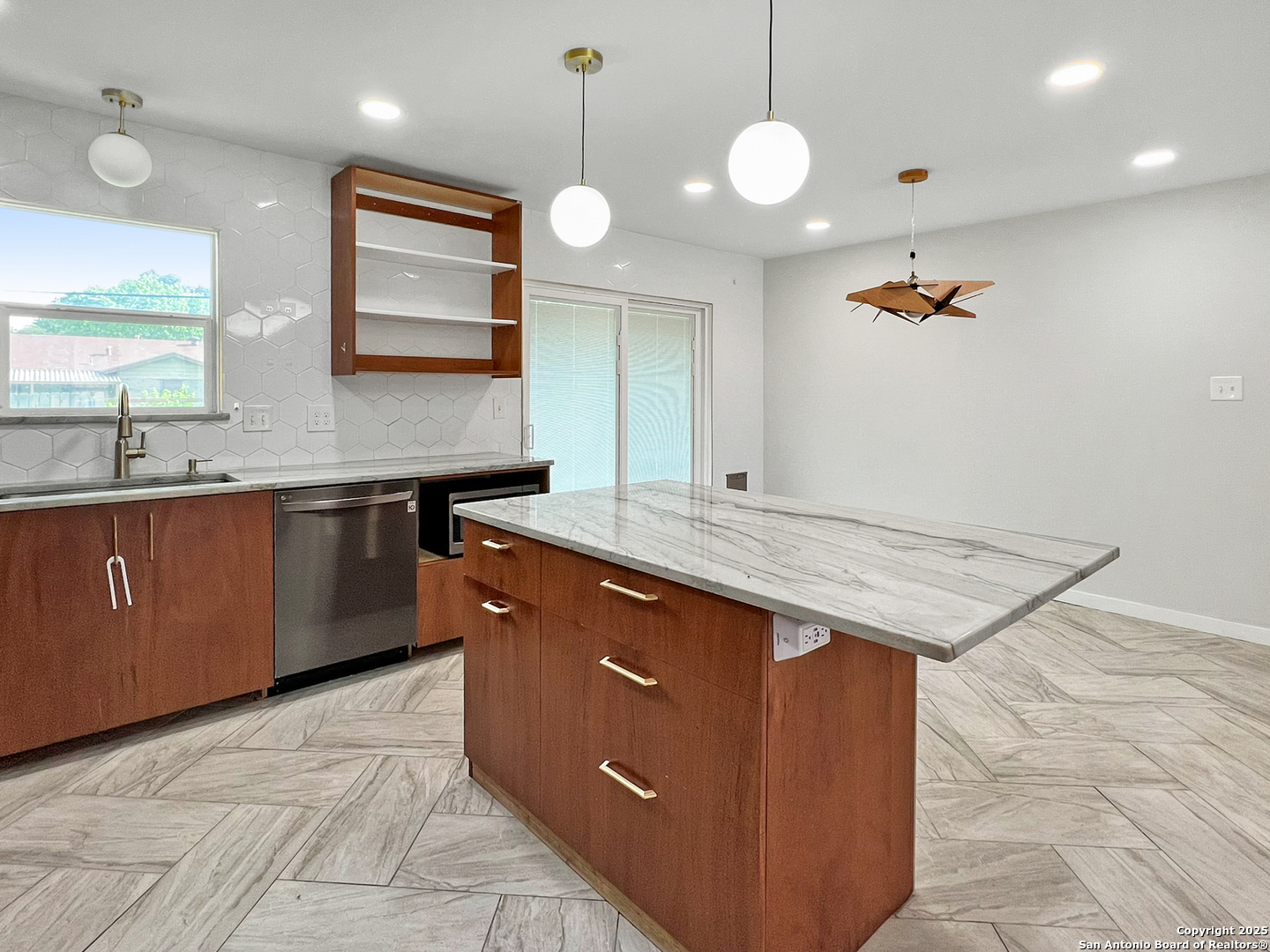 4411 Bikini Dr