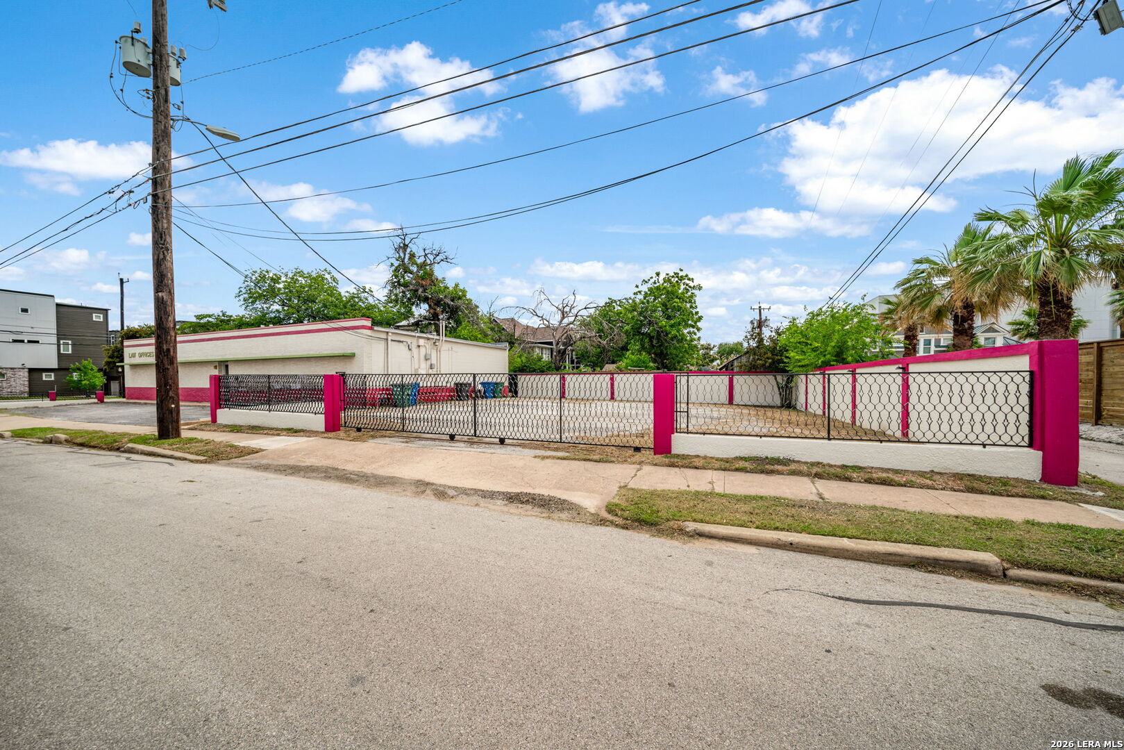 201 W Poplar