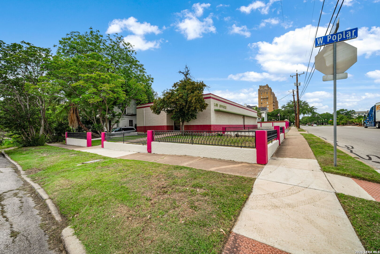 201 W Poplar