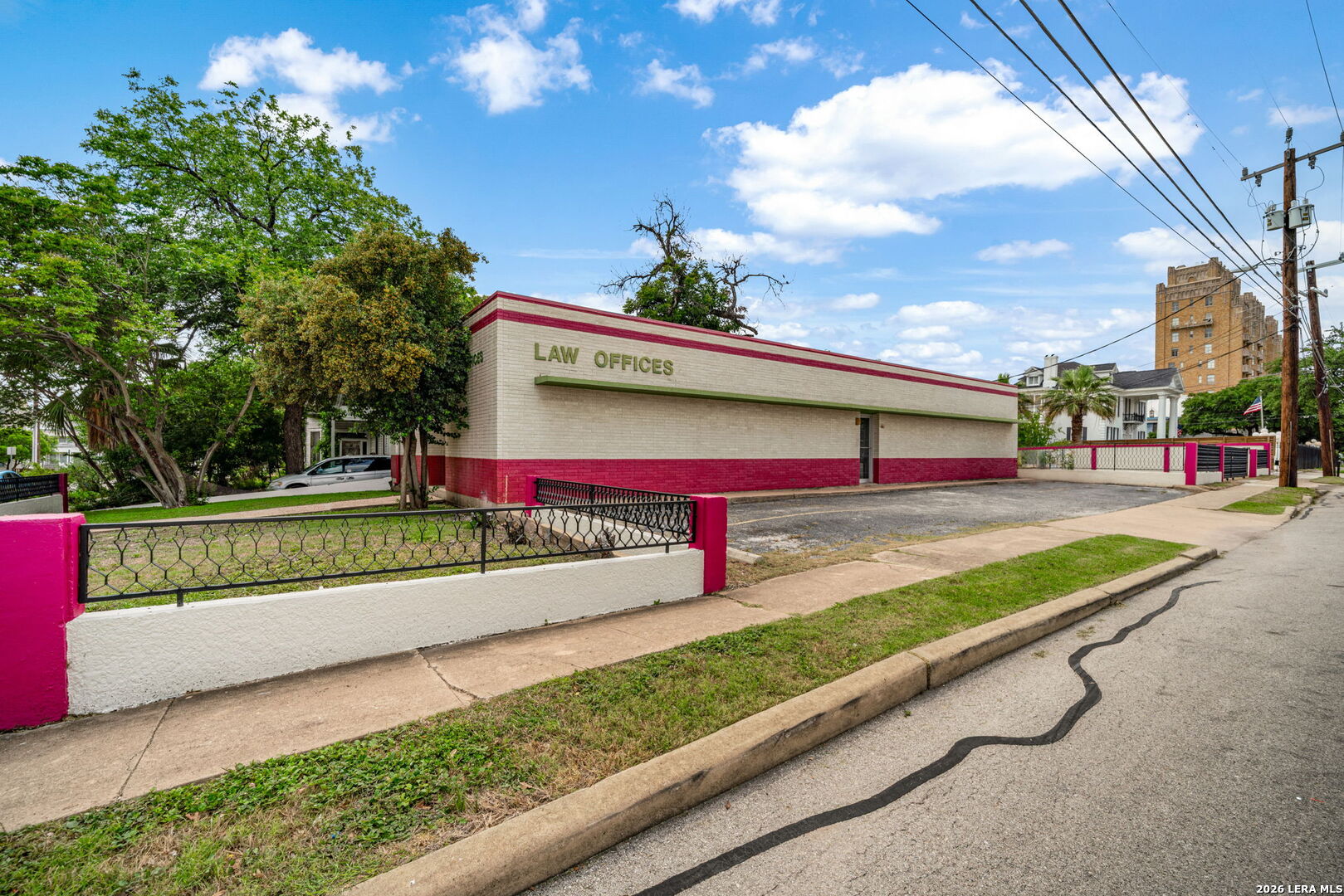 201 W Poplar