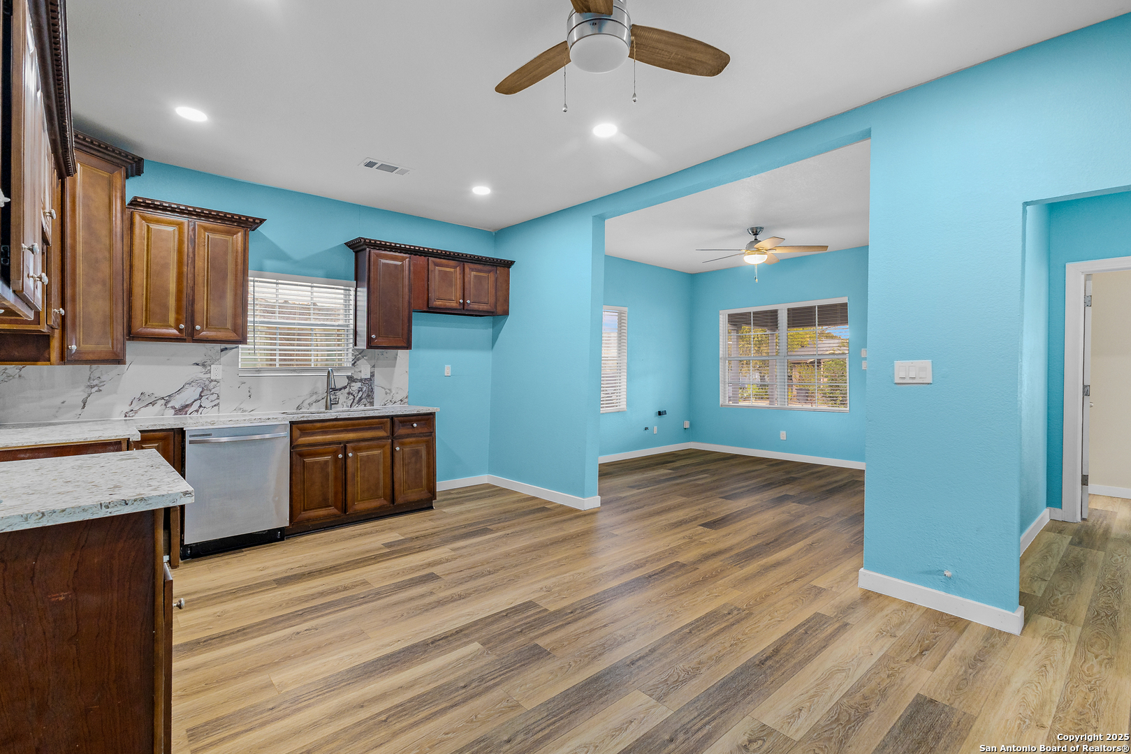 2634 E Houston