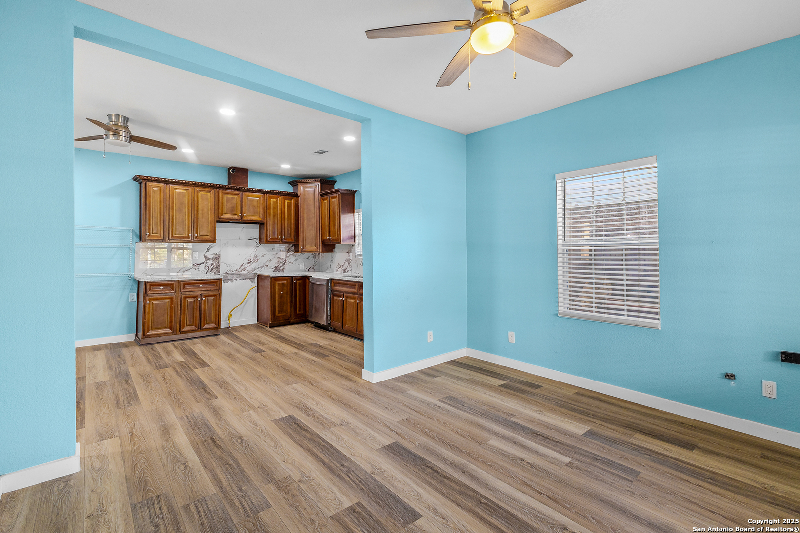 2634 E Houston