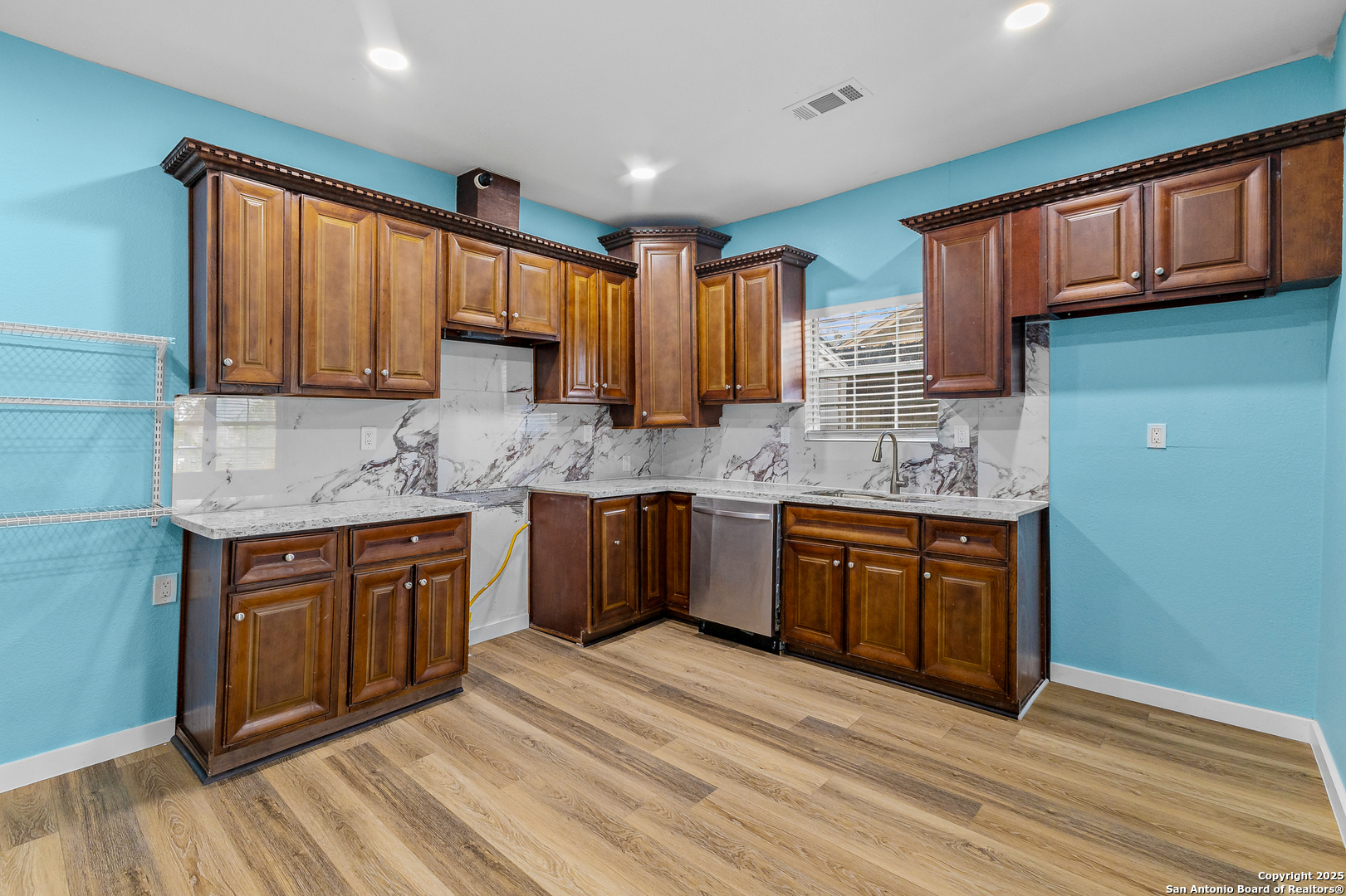 2634 E Houston