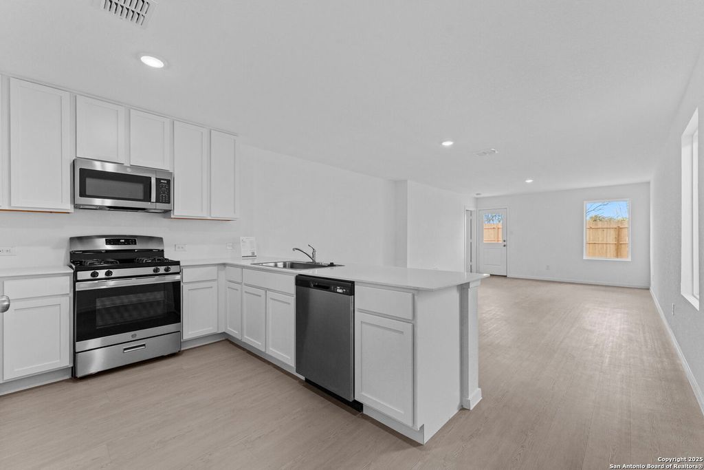 Photo of 7330 Brownleaf dr, San Antonio, TX 78227 (MLS # 1914508)