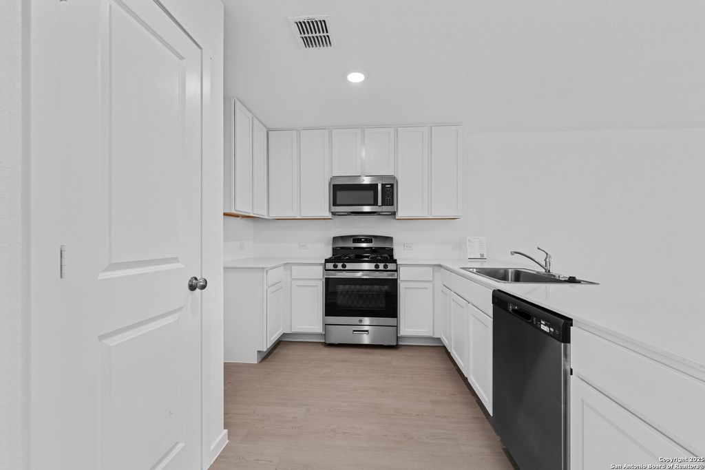 Photo of 7330 Brownleaf dr, San Antonio, TX 78227 (MLS # 1914508)