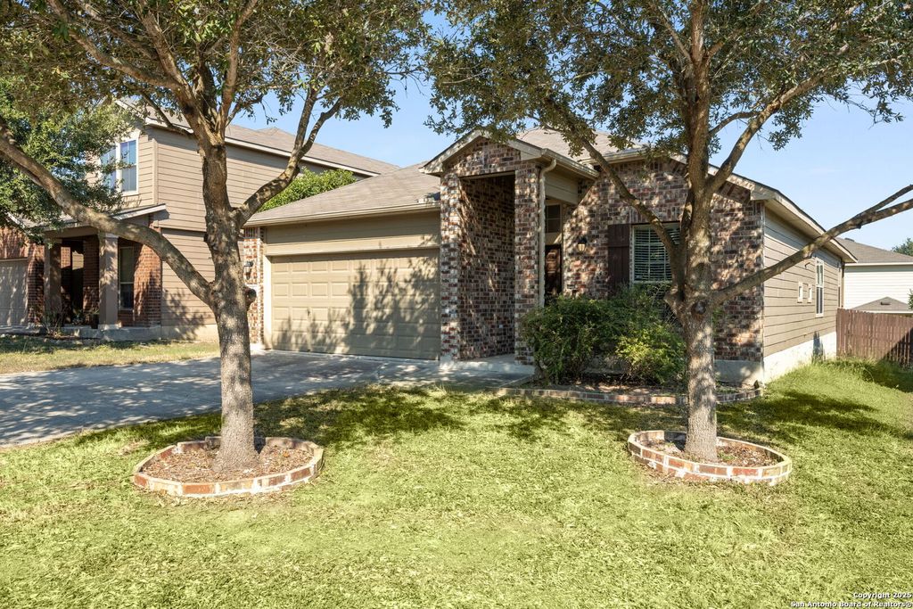 Photo of 11339 Oaks Hike, San Antonio, TX 78245 (MLS # 1925783)