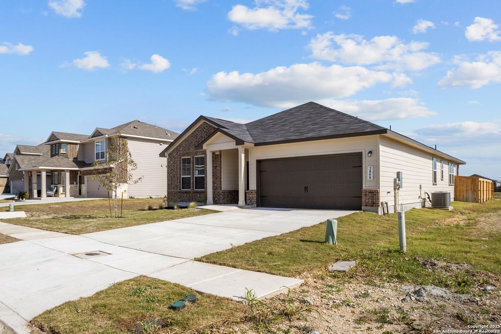 Photo of 3808 Isaac Dr, Seguin, TX 78155 (MLS # 1879744)