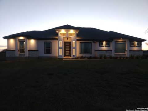 A home in Floresville