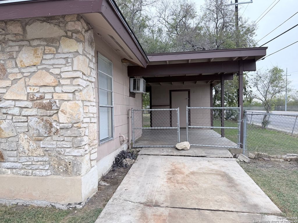 Photo of 558 Jamaica, San Antonio, TX 78227 (MLS # 1925772)