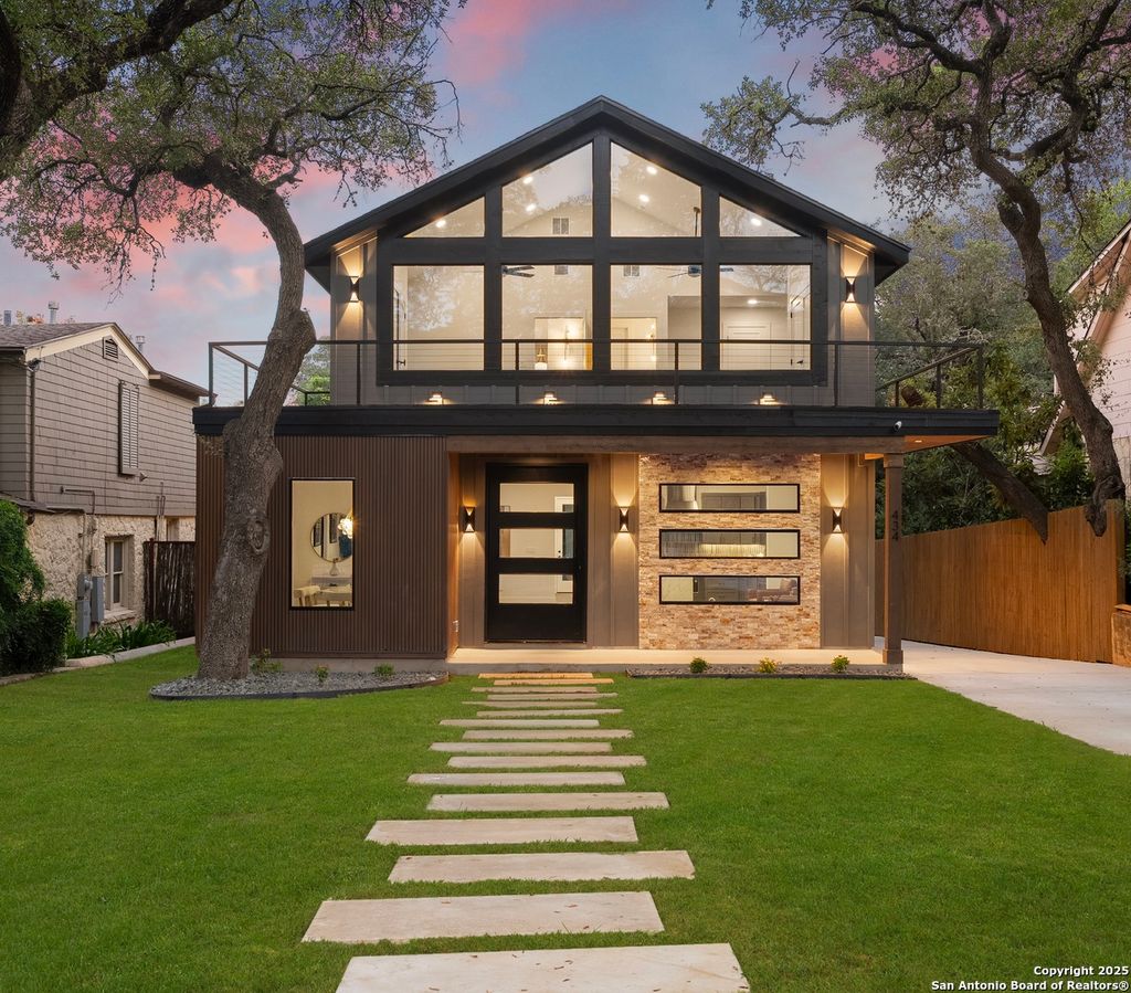 Photo of 434 College Blvd, Alamo Heights, TX 78209 (MLS # 1816077)