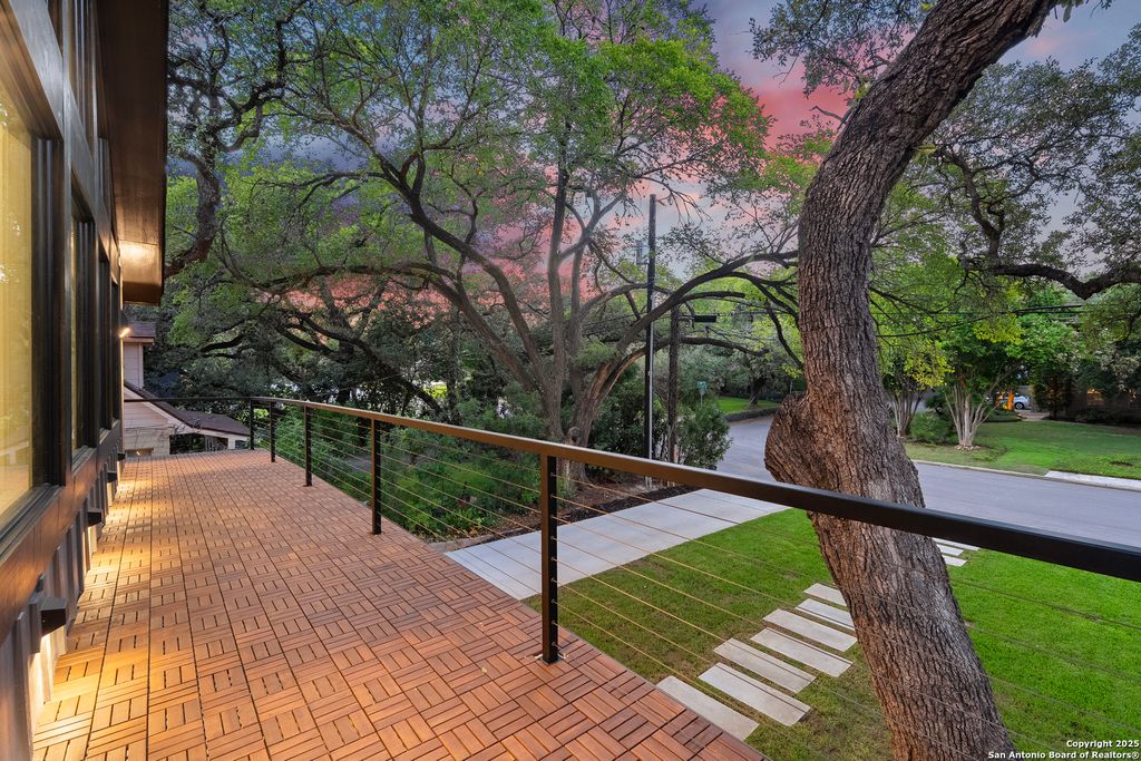 Photo of 434 College Blvd, Alamo Heights, TX 78209 (MLS # 1816077)