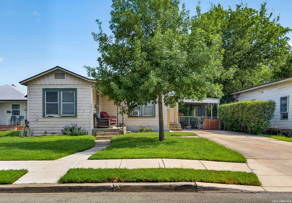 Photo of 1517 W Hollywood, San Antonio, TX 78201 (MLS # 1994526)