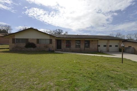 706 Richfield Windcrest TX 78239
