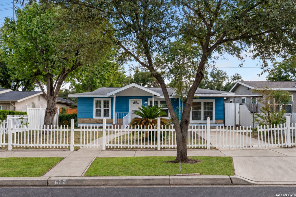 Photo of 322 EDGEBROOK LN, San Antonio, TX 78213 (MLS # 2023868)