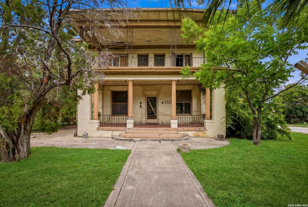 Photo of 325 E Courtland, San Antonio, TX 78212 (MLS # 1968666)