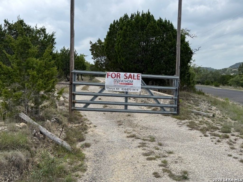 Photo of 108 Saddle Wood Trl, Comfort, TX 78013 (MLS # 1959184)
