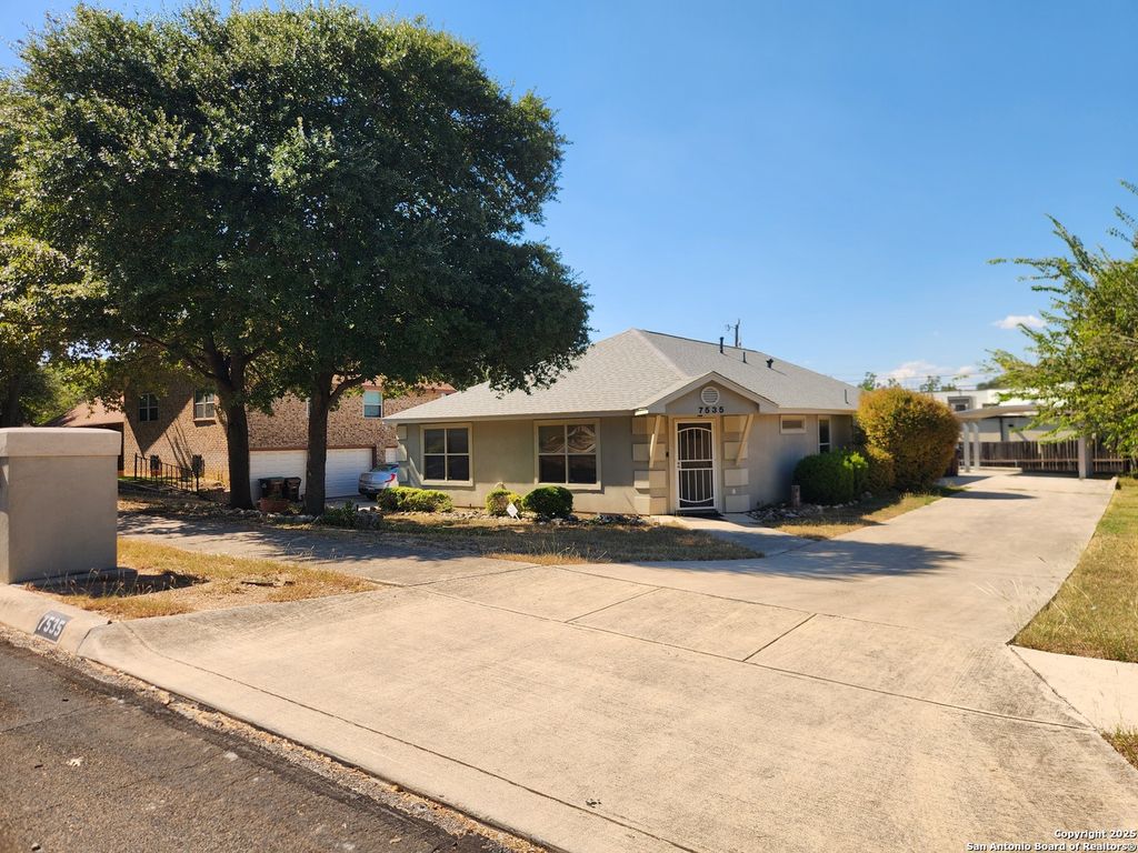 Photo of 7535 Linkside, San Antonio, TX 78240 (MLS # 1915170)