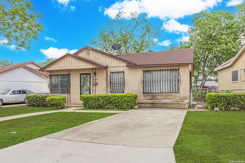 Photo of 406 Bradford Ave, San Antonio, TX 78228 (MLS # 1958925)