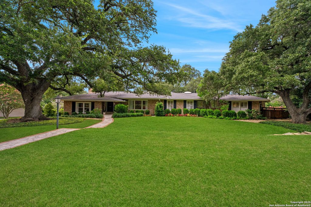 Photo of 701 Ridgemont, Terrell Hills, TX 78209 (MLS # 1931758)