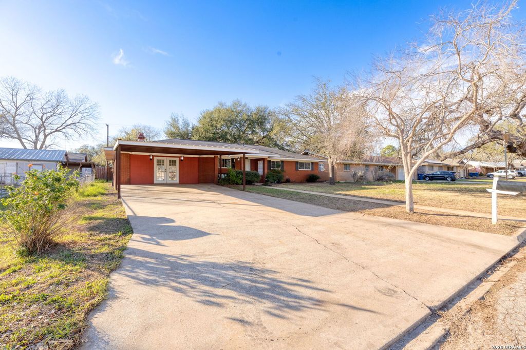 Photo of 322 lantana, Pleasanton, TX 78064 (MLS # 1935777)
