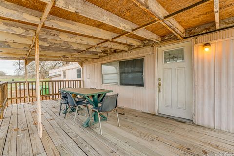 A home in Floresville