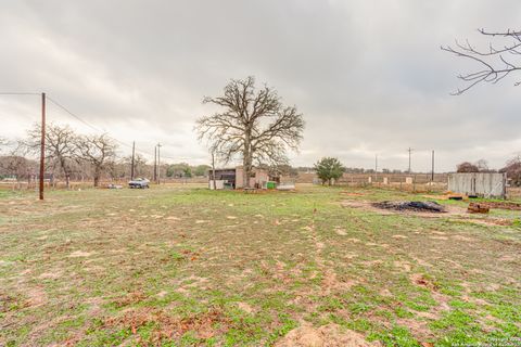 A home in Floresville