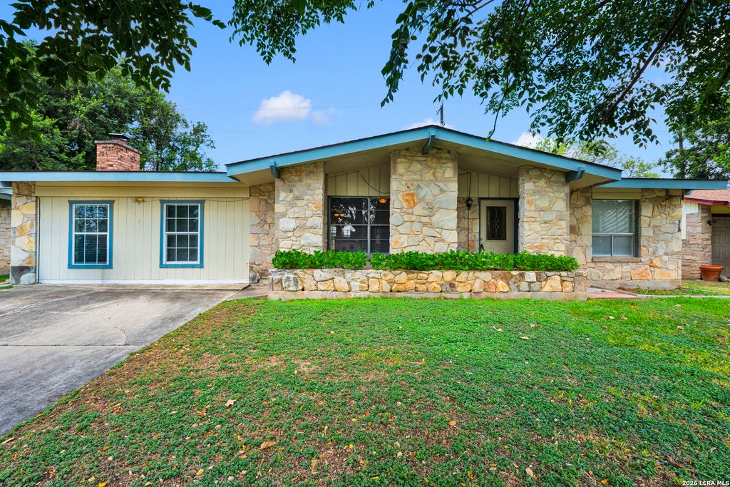 Photo of 417 E Lindbergh Blvd, Universal City, TX 78148 (MLS # 2008148)