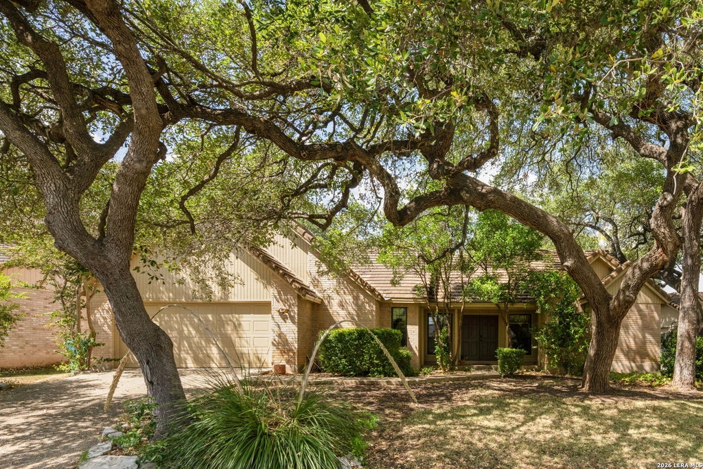 Photo of 106 SADDLE CLUB CIR, Boerne, TX 78006 (MLS # 2014056)