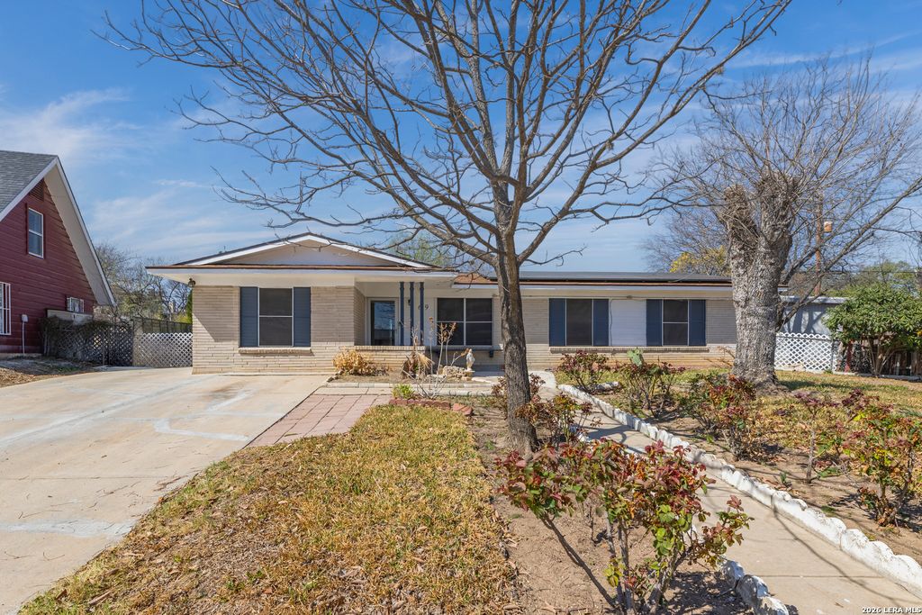 Photo of 619 Northtrail, San Antonio, TX 78216 (MLS # 1944610)