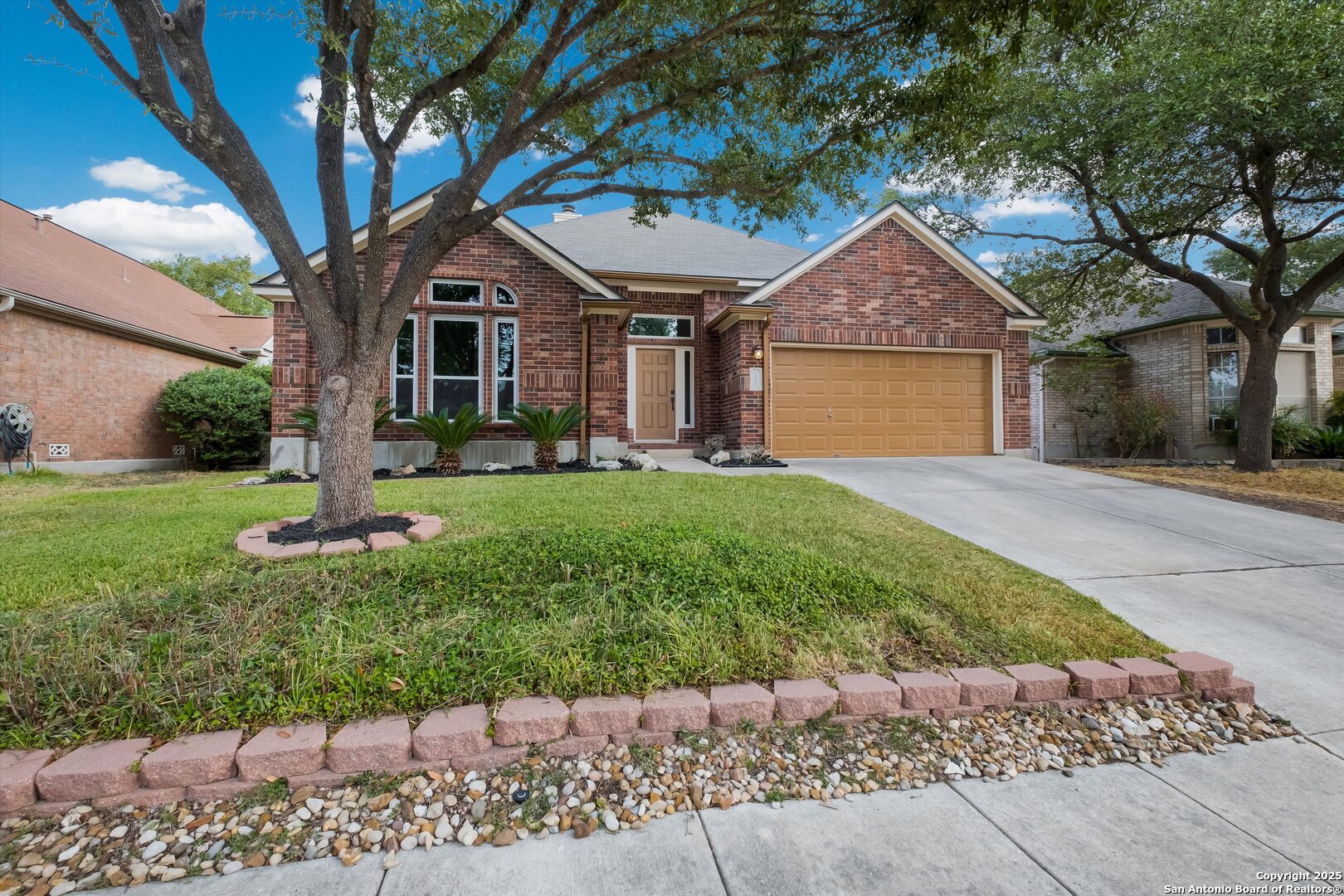 2227 Encino Lake