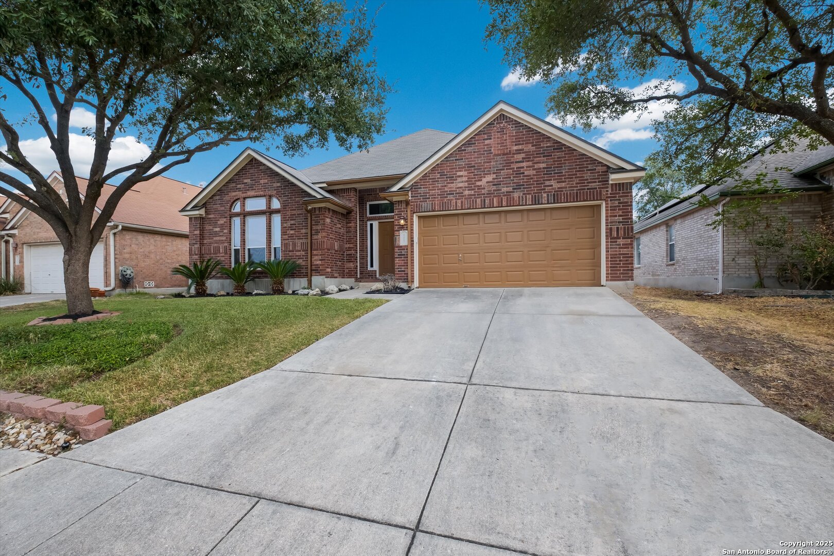 2227 Encino Lake