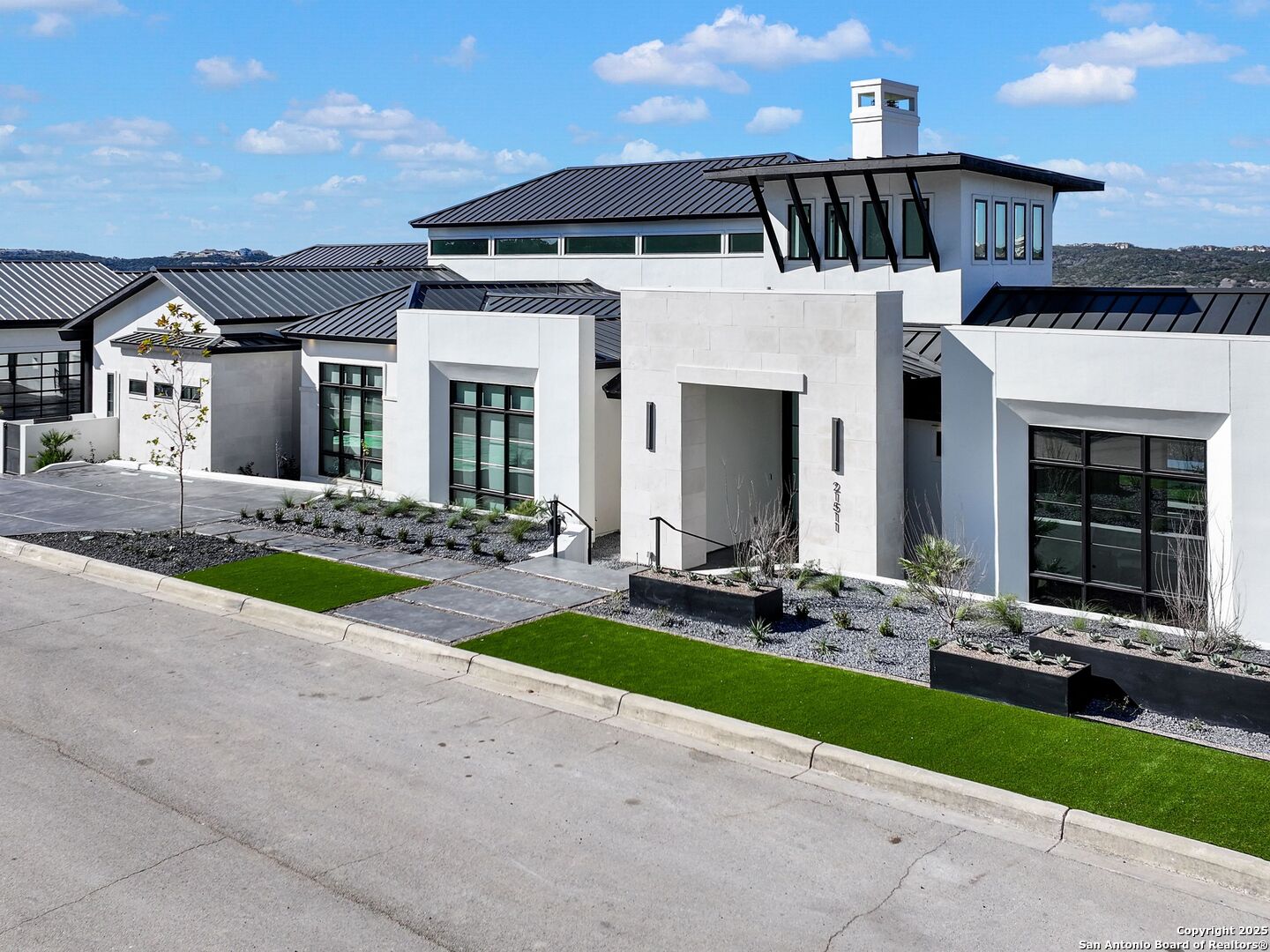 21511 Privada Avila
