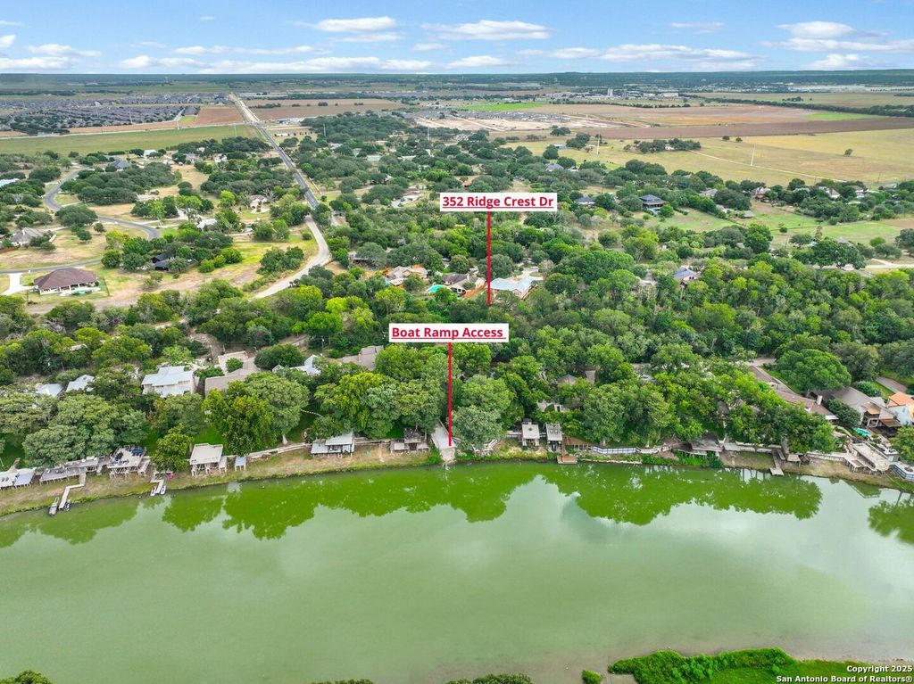 Photo of 352 Ridge Crest, Seguin, TX 78155 (MLS # 1888869)