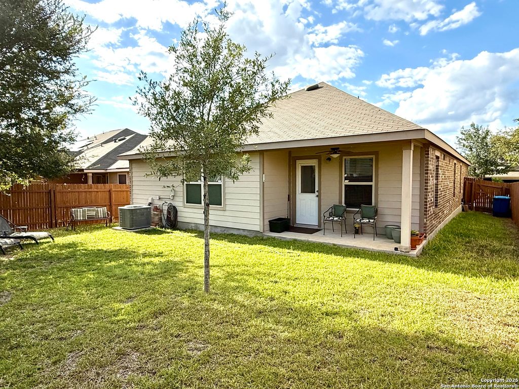 Photo of 537 Saddlehorn, Cibolo, TX 78108 (MLS # 1914433)