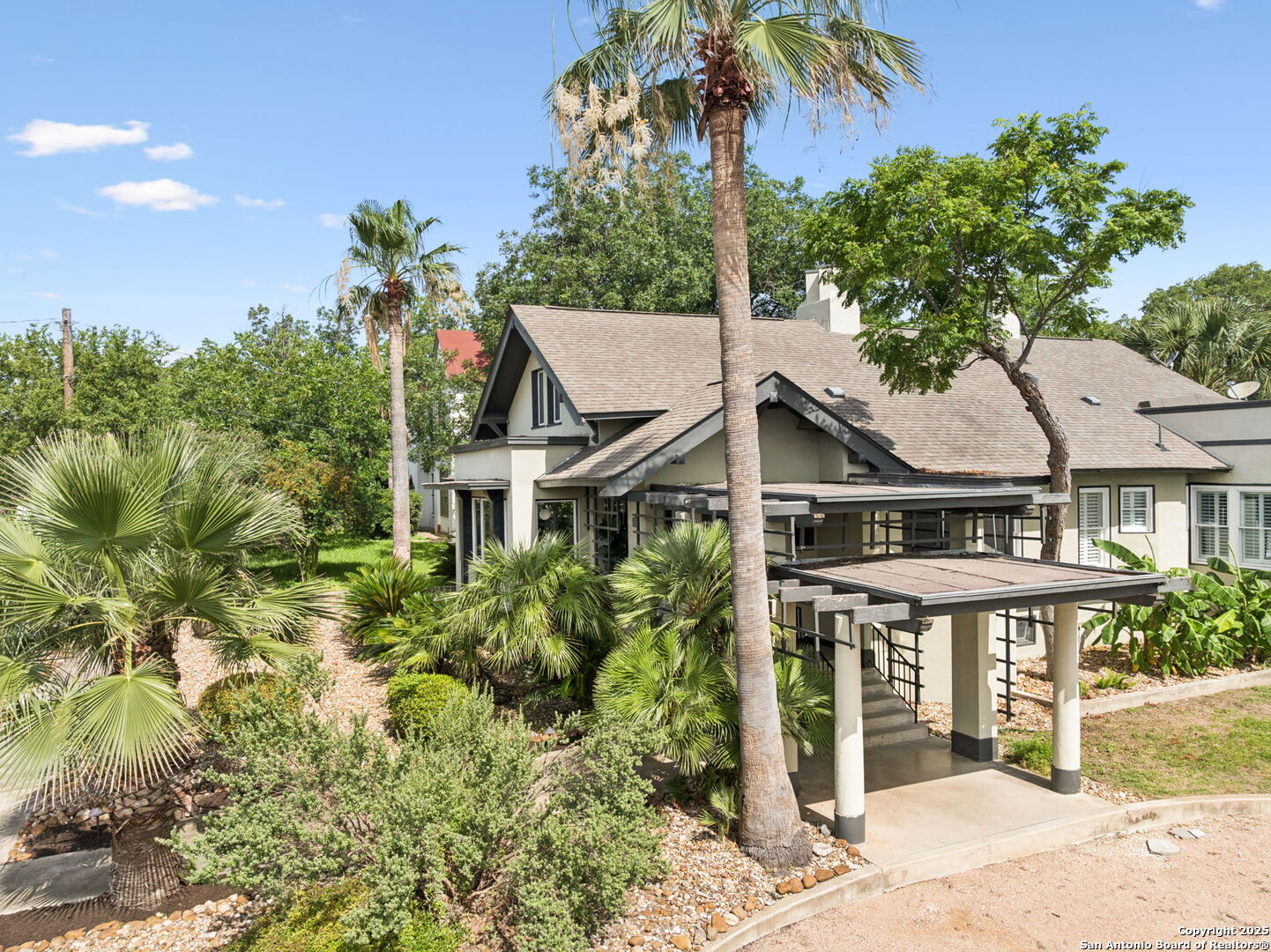 133 E Mistletoe Ave