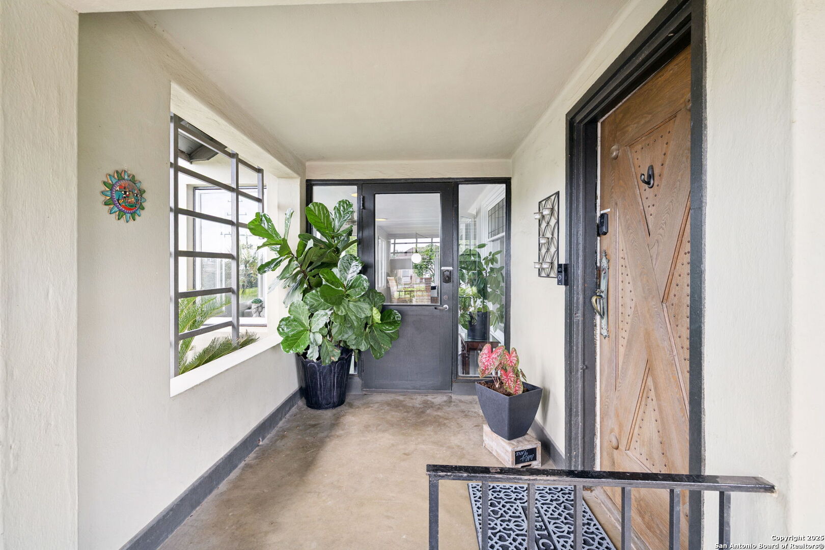133 E Mistletoe Ave