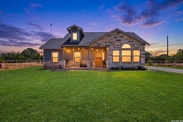 7306 TIFF NICOLE LN, VON ORMY, TX 78073 - Image bb00cf2a1210964556e8c8cabb83f5b9/1103531185