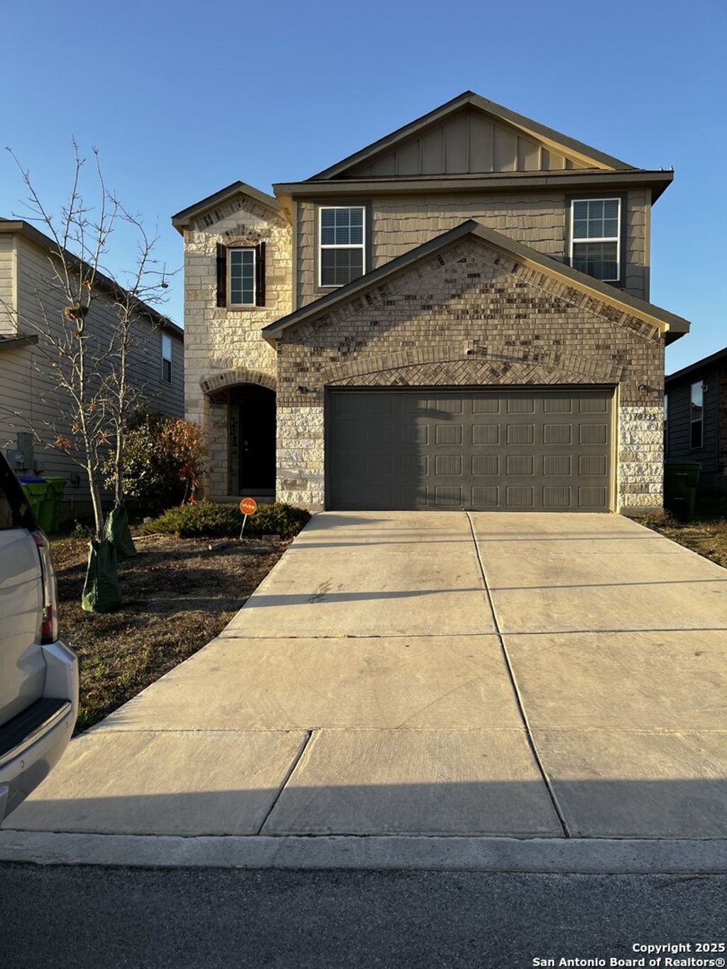 listing image 0