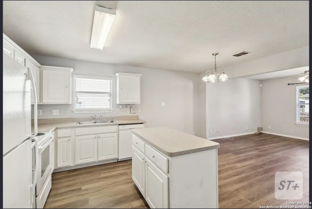 listing image 0