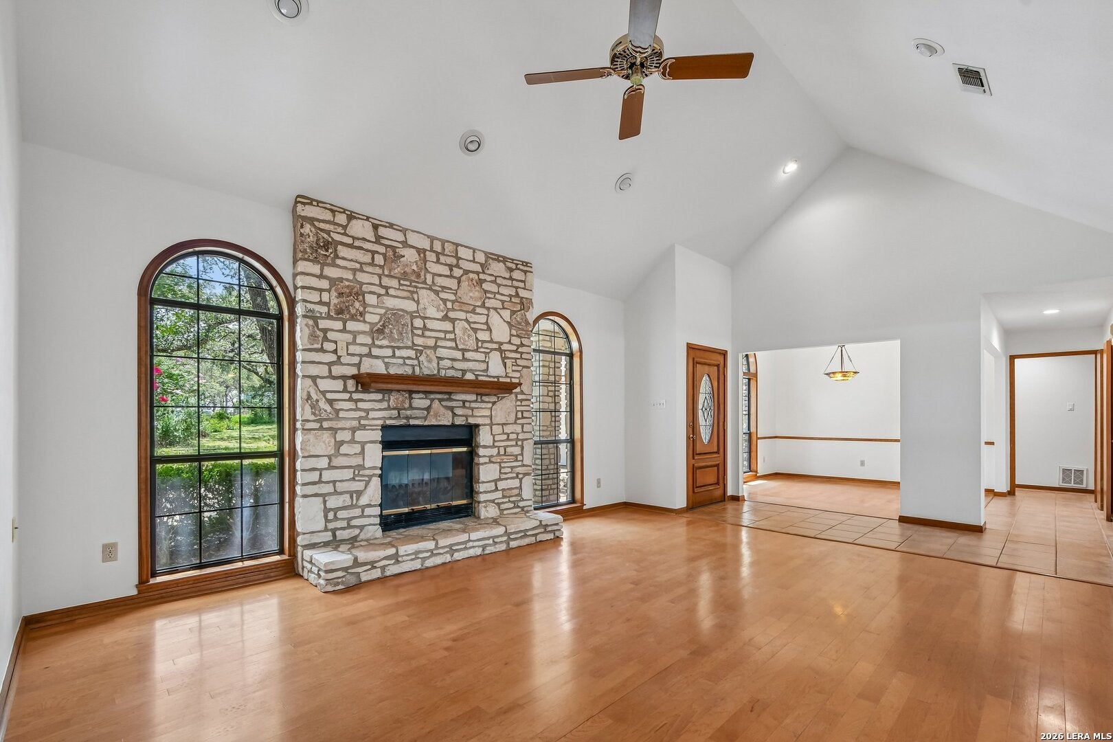 302 MESA DR