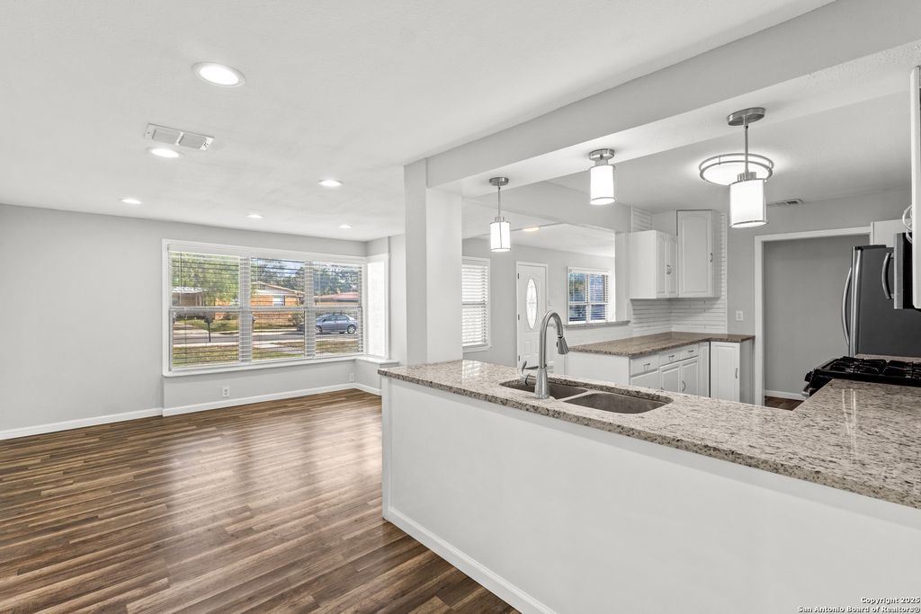 Photo of 466 Shannon Lee, San Antonio, TX 78216 (MLS # 1913207)