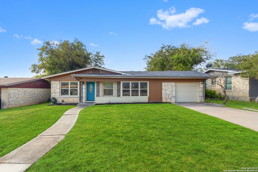Photo of 466 Shannon Lee, San Antonio, TX 78216 (MLS # 1913207)