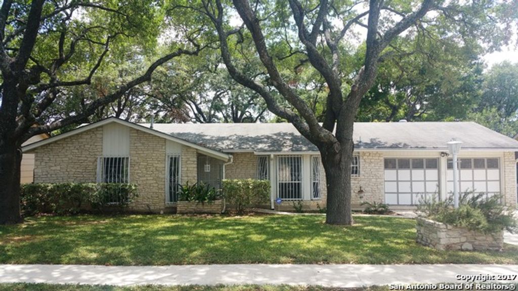 Photo of 5319 FAIR RIDGE DR, San Antonio, TX 78228 (MLS # 1892313)