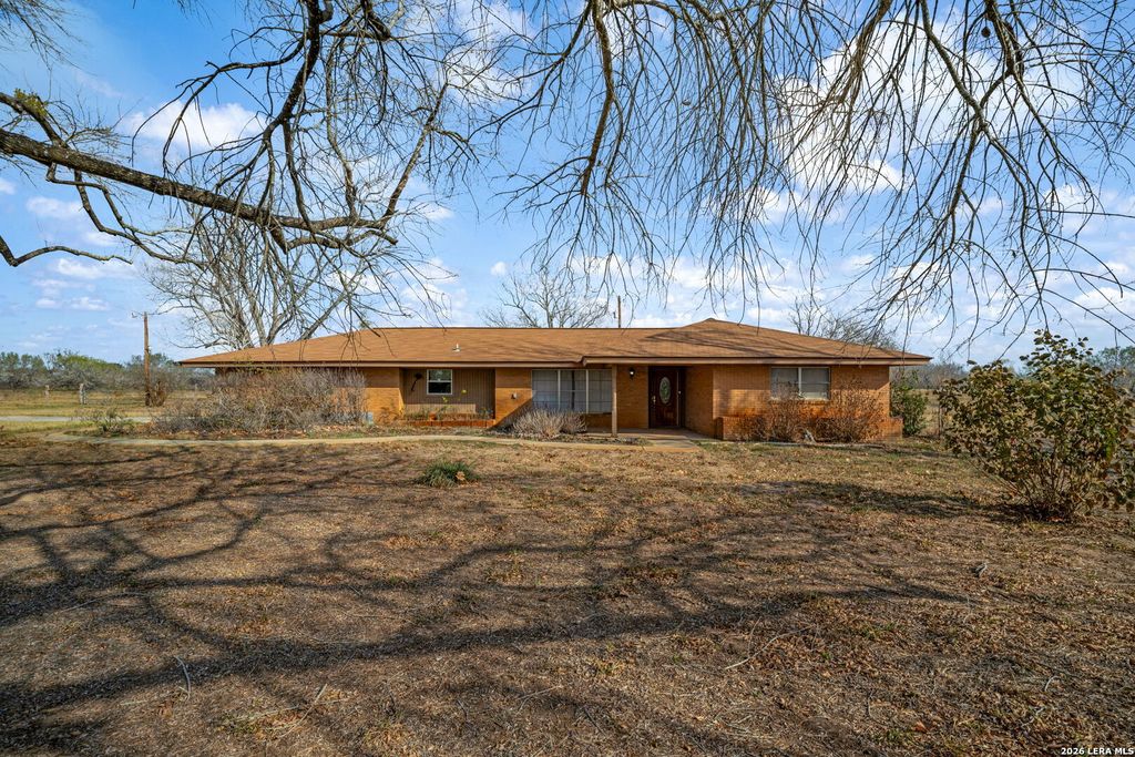 Photo of 7414 us highway 281, Pleasanton, TX 78064 (MLS # 1936360)