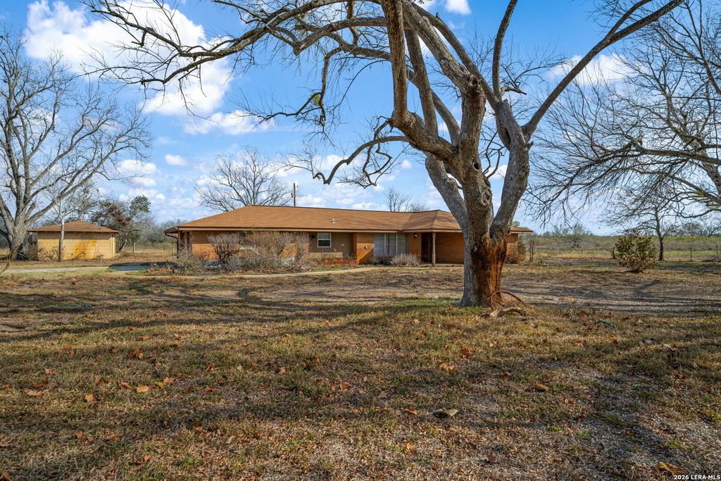 Photo of 7414 us highway 281, Pleasanton, TX 78064 (MLS # 1936360)